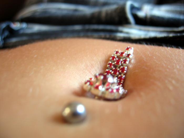 piercing pupíku.jpg